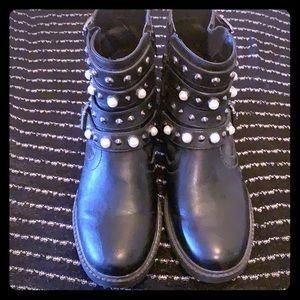 Guess woman’s biker boots with pears and studs